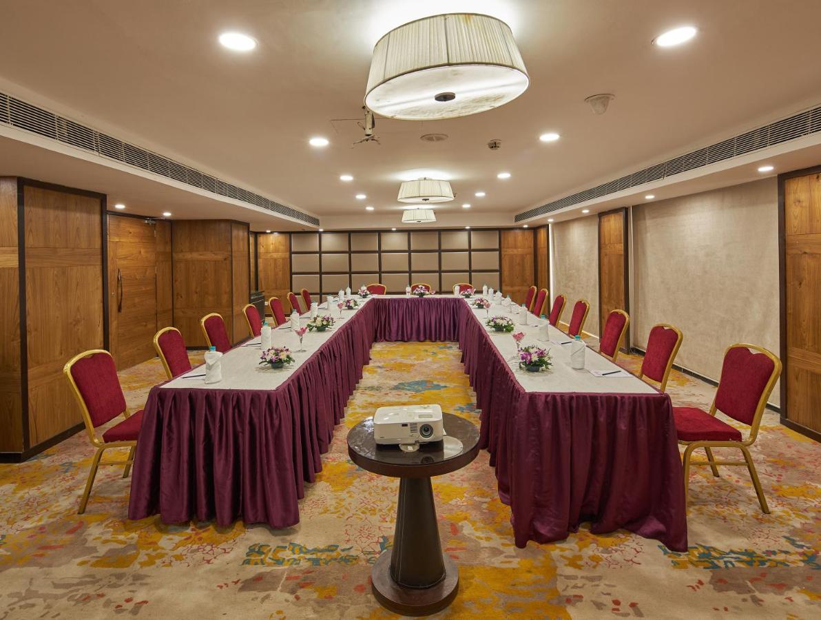 Royal Orchid Central Grazia, Нави Мумбаи Экстерьер фото